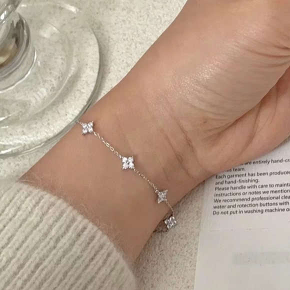 925 Sterling Silver Four-Leaf Clover Bracelet – Lucky Charm, Dainty & Elegant - Picture 7 of 8